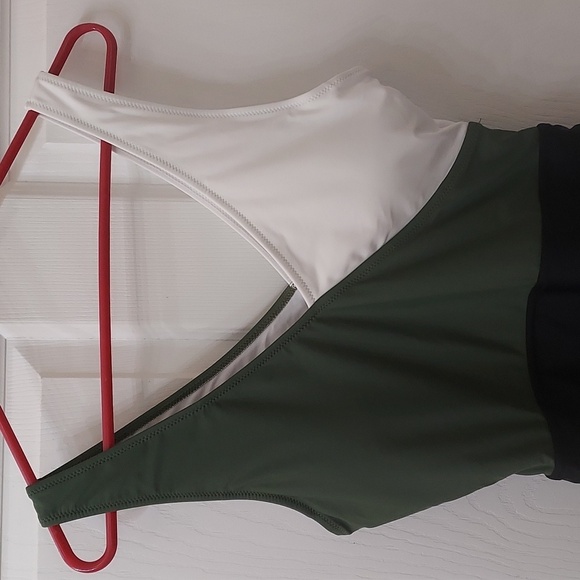 Bathing Suit. Women's LG - Picture 2 of 5